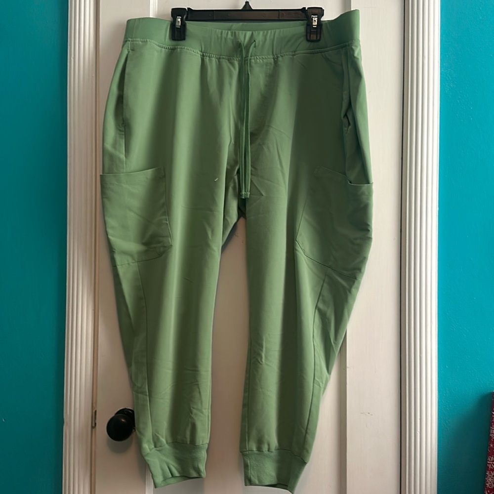 Mandala Scrub 4 pocket pants in 2XL